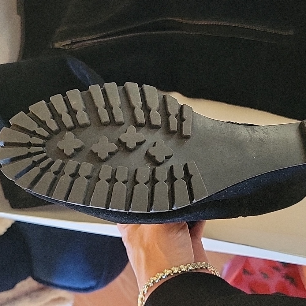Boots - Picture 5 of 7